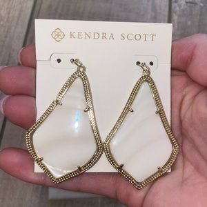 NWT Kendra Scott Alexandra Gold Earrings in White Mother of Pearl